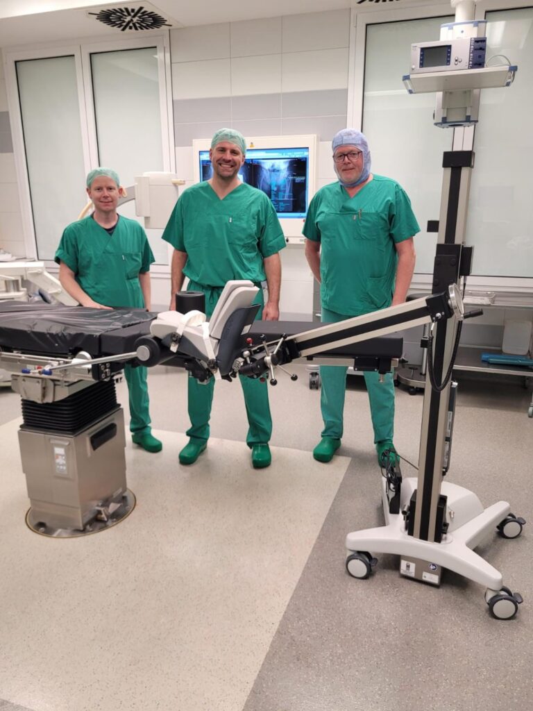 » Implantation des künstlichen Hüftgelenkes noch präziser und ...